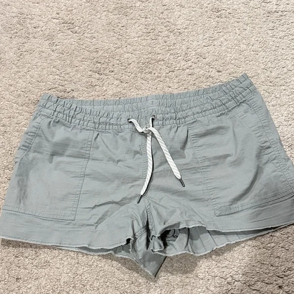 Vuori shorts size L EUC - Picture 2 of 6
